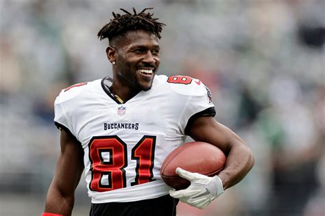 Ex-NFL star Antonio Brown extradited to US to face attempted murder