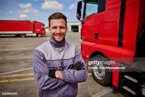 18 Wheeler Truck Driver Photos and Premium High Res Pictures - Getty Images