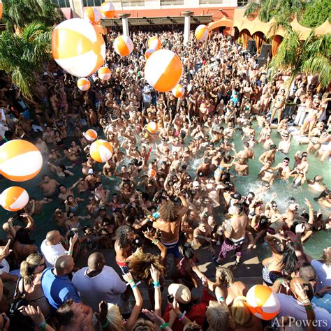 Five Hot Las Vegas Pool Party Scenes For Springsummer