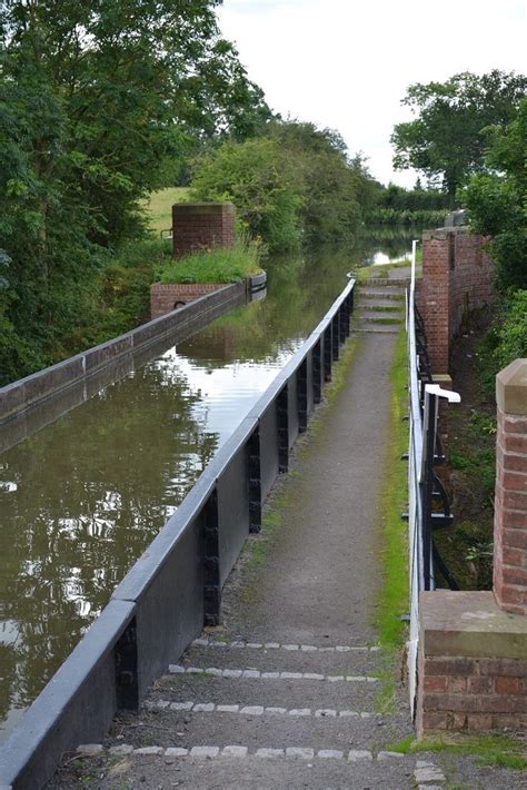 Wootton Wawen Aqueduct, Stratford-upon-Avon Canal | Scenic views, Canal ...