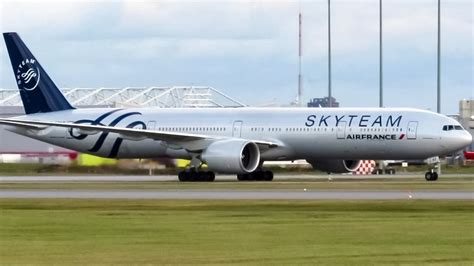 Air France "Skyteam" 777-300/ER (B77W) landing in Montreal (YUL/CYUL ...