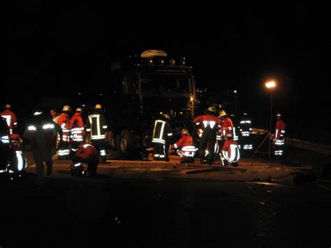 POL HI BAB 7 LK Goslar Schwerer Verkehrsunfall Mit 2