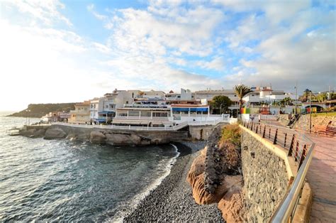 Village De La Mer Aux îles Espagnoles Des Canaries Photo Premium