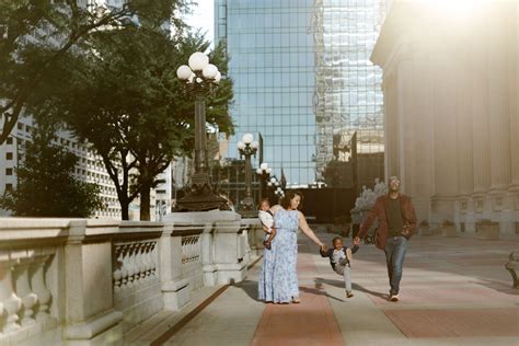 Downtown Indianapolis family photo session – Violet Short Photography
