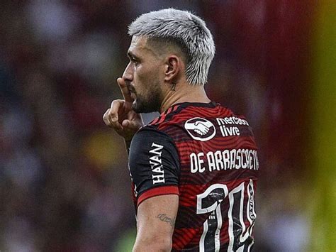 Arrascaeta vai jogar contra o Cruzeiro pelo Brasileirão