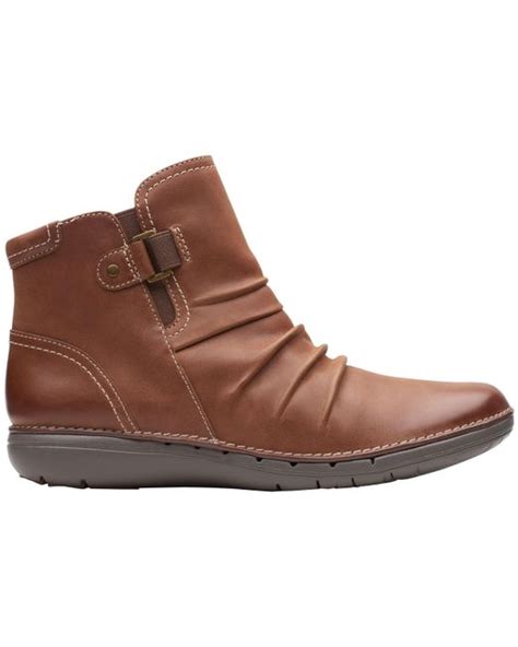 Clarks Un Loop Top Boot In Brown Lyst Uk