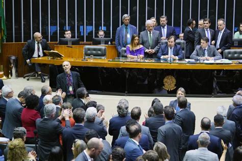 Previdência Câmara derruba destaques e conclui votação da reforma