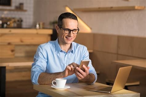 Premium Photo Smiling Businessman Wearing Eyeglasses Using Smartphone