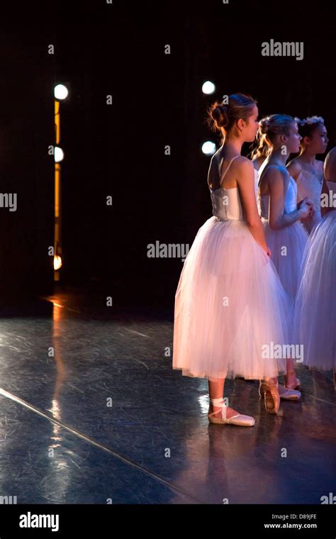 Ballet Dancers Backstage Hi Res Stock Photography And Images Alamy