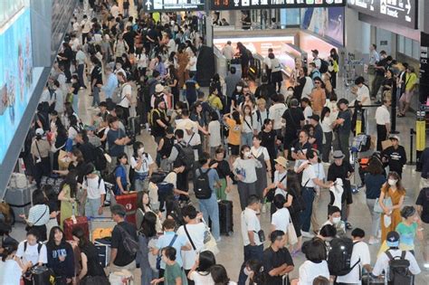 成田空港で帰国ラッシュ お盆休み出入国、前年の3．6倍 ／千葉 毎日新聞