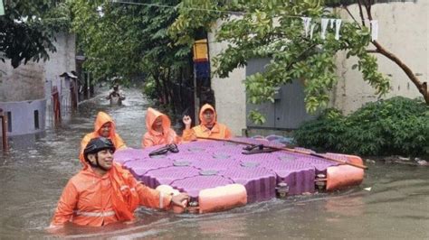 38 Jalan Di Jakarta Terendam Banjir Akibat Hujan Deras Dan 10 Ruas