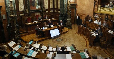 La justicia anula la declaración del Pleno de Barcelona favorable a