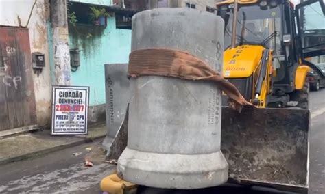 Pm Retira Barricadas Do Tr Fico De Drogas No Parque Floresta Em Belford