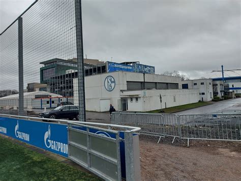 Neue Termine für Grundkurse der Schalker Fußballschule Hallo Buer