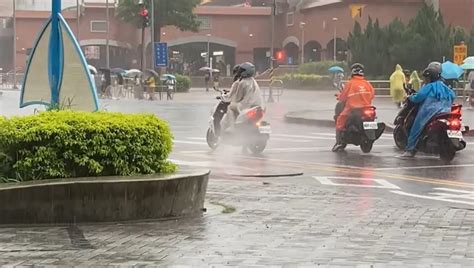 影音／大雷雨狠虐雙北！淡水2處人孔蓋蠢動 「跳舞」原因揭曉 生活 Nownews今日新聞