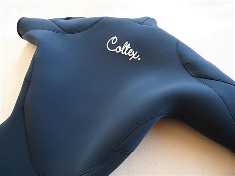 波情報 湘南 壁の波BIGサイズ Coltex タッパジャケット サーフボードクオリティーハードコア Quality Hardcore Distributions