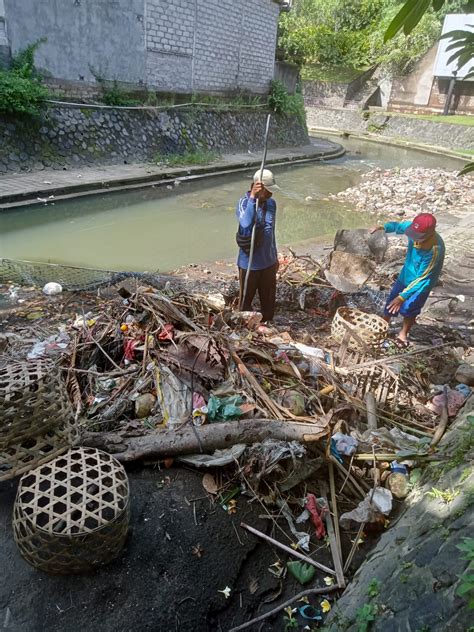 Antisipasi Banjir PUPR Denpasar Rutin Bersihkan Sungai Dan Saluran Air