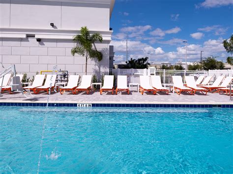 Holiday Inn Hotel & Suites Orlando - International Dr S - Free Internet ...