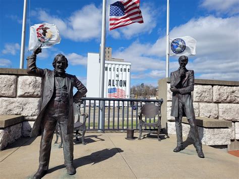 Lincoln Douglas Debate Monument, Alton Illinois - Clio