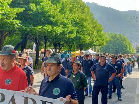 Como Invasa Dagli Alpini La Grande Sfilata Per Il Centenario Della