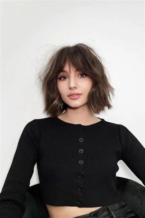 50 Looks de Bobs longs avec franges que vous voudrez essayer dès