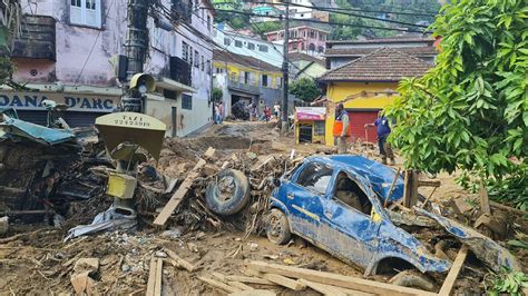 A 117 muertos ascienden muertes en Petrópolis por lluvias e