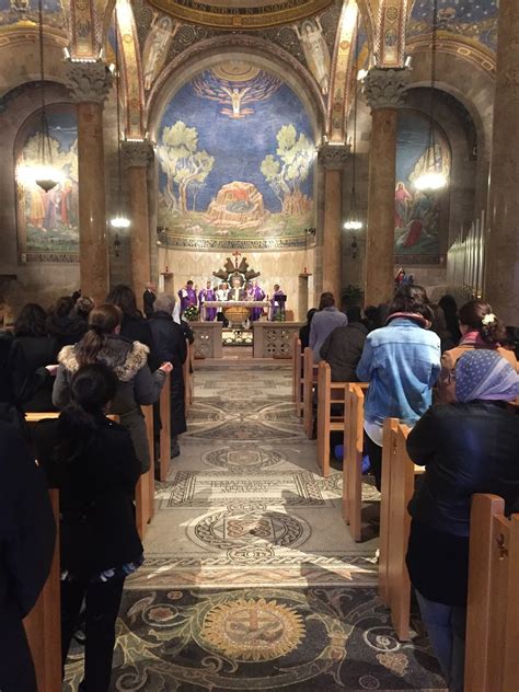 Un Sacerdote en Tierra Santa Funeral en Getsemaní por el obispo