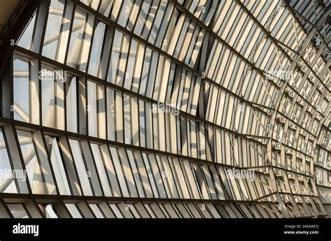 Moderna estructura de techo curvo del edificio Fotografía de stock Alamy