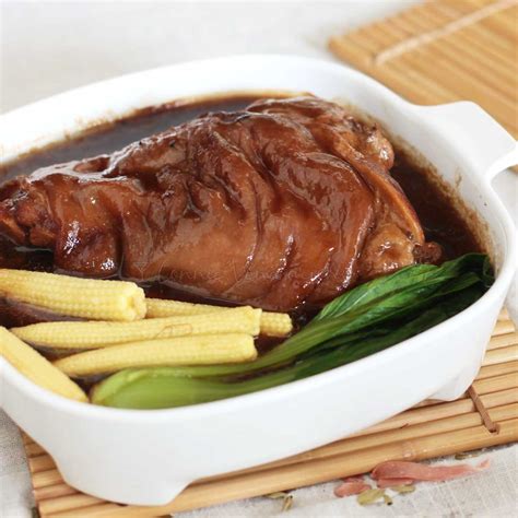 Slow cooker braised pork hock