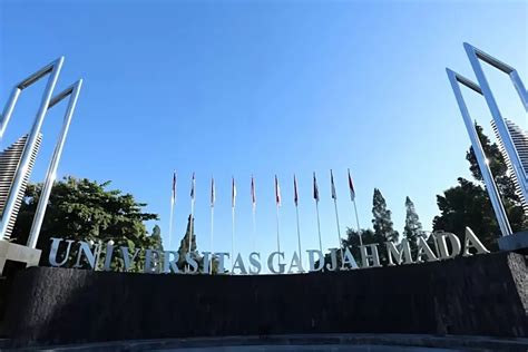 10 Universitas Negeri Dan Swasta Terbaik Di Jogja 2023 UGM Peringkat