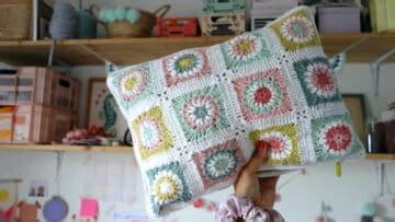 Crocheter Un Coussin En Granny Squares Tuto D Taill En Photos