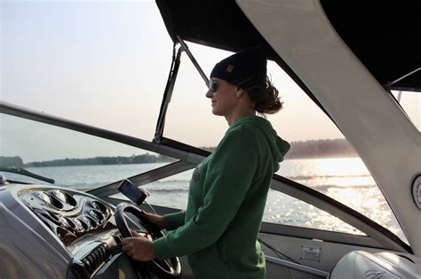 Basics Of Lake Boating Etiquette Rules For Passing Other Boaters And