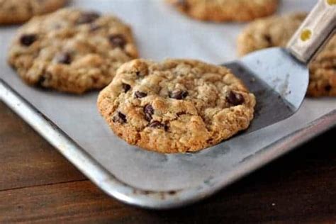 Thin And Crispy Oatmeal Cookies Mels Kitchen Cafe