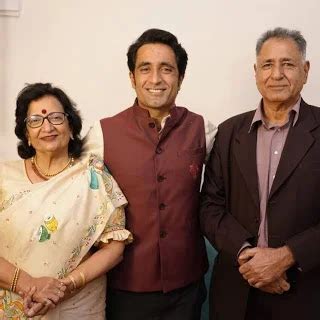 pradeep bhandari biography  hindi parathapa bhadara ka javana paracaya