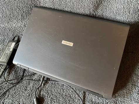 Toshiba Satellite P105 S6024 Laptop Computer 17in Screen Powers On