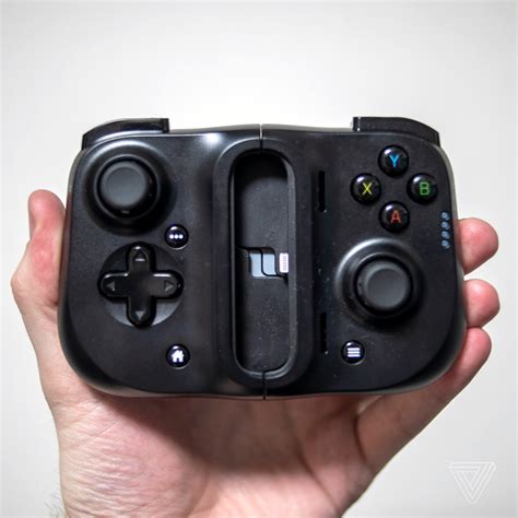 Razer Kishi For Iphone Review A Great Apple Arcade Controller The Verge