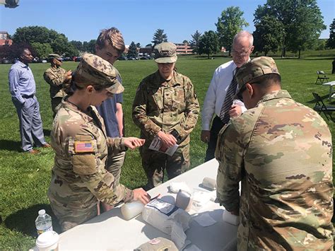 Usamrdc National Stop The Bleed Day Event Teaches Simple Lifesaving