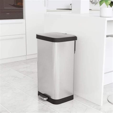 kitchen trash can with lid