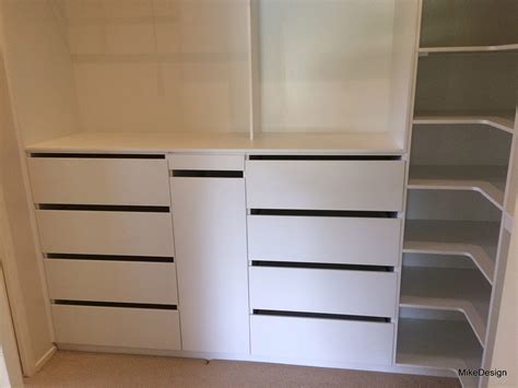 Wardrobe with handle less pull to open drawers - Mike Design