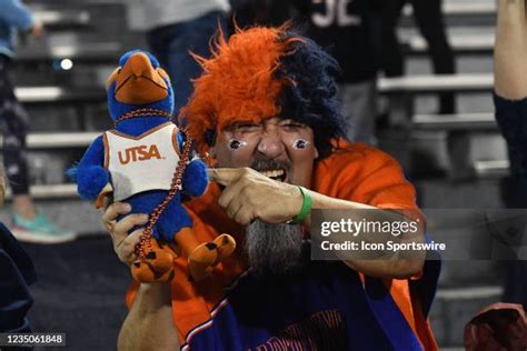 Roadrunner Mascot Photos and Premium High Res Pictures - Getty Images