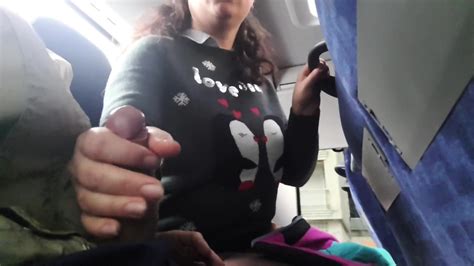 Voyeur Seduce A Una Milf Para Que Le Chupe La Polla En El Autobús