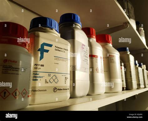 Reagent Bottles Fotos Und Bildmaterial In Hoher Aufl Sung Alamy