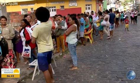 Pais Dormem Em Fila Para Conseguir Matricular Filhos Na Rede Municipal