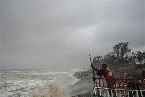 Cyclone Asani Tourists Drown In Bengal Sea Heavy Rain And Strong