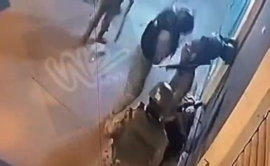 Militares bajaron a delincuente que subía por una pared para robar en