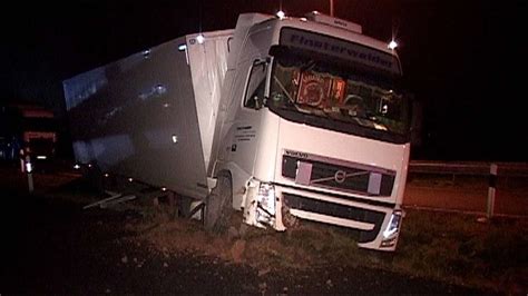 Blackout Im Sattelzug Truck Landet Im Graben