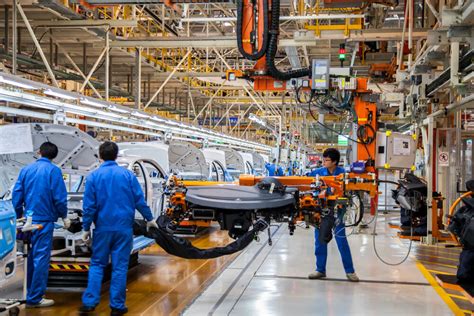 Japan S Factory Activity Contracts In February Service Sector Growth Slows