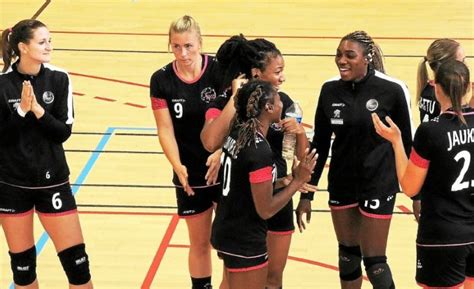 Quimper Handball F Minin Brest Remporte Le E Challenge Caraty Le