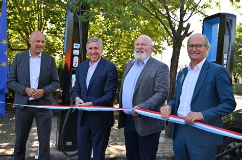 Inauguration des premières bornes de recharge ultra rapides