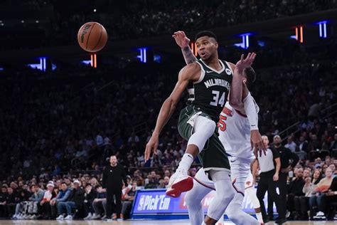 Brunson Scores Knicks Snap Bucks Seven Game Winning Streak With